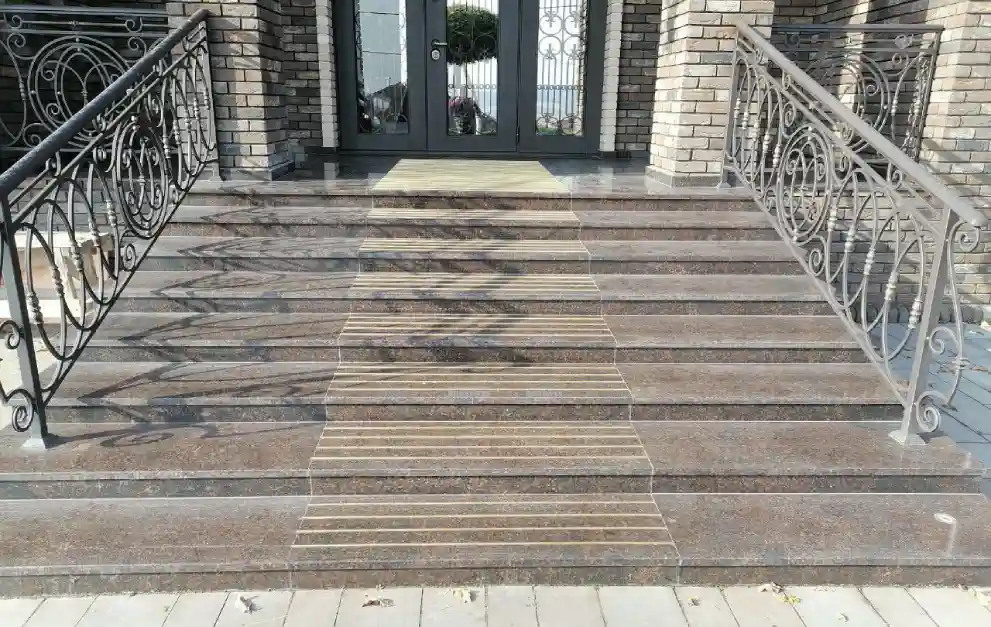 Лестница и ступени из камня в современном интерьере — как выбрать материал и финиш